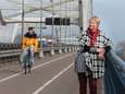De Merwedebrug is 60 jaar oud. Agnes (64) was bij de opening: ‘Keihard staan zwaaien met mijn vlaggetje’