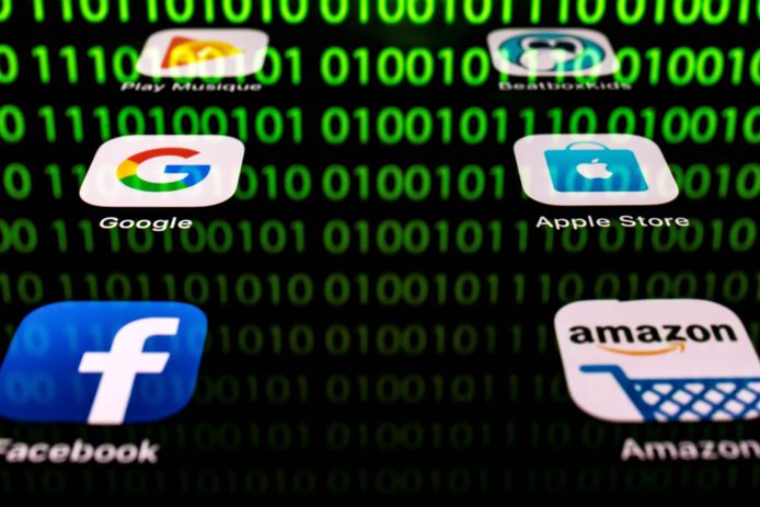 De regel dat multinationals alleen belasting betalen in landen waar ze fysiek aanwezig zijn, raakt steeds meer achterhaald in het tijdperk van internet.