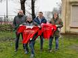 Vier oud-leden van vv Oudenbosch willen een reünie organiseren, twintig jaar nadat de club ophield te bestaan (vlnr: Niek Hellemons, Bob van Boeckholtz, Gerton Broos en Michael Bakkers)