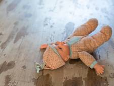 Vader (38) drukte op oogbollen van dochter en stopte brood in haar onderbroek