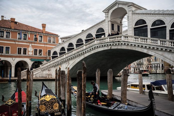 De beroemde Rialtobrug in Venetië