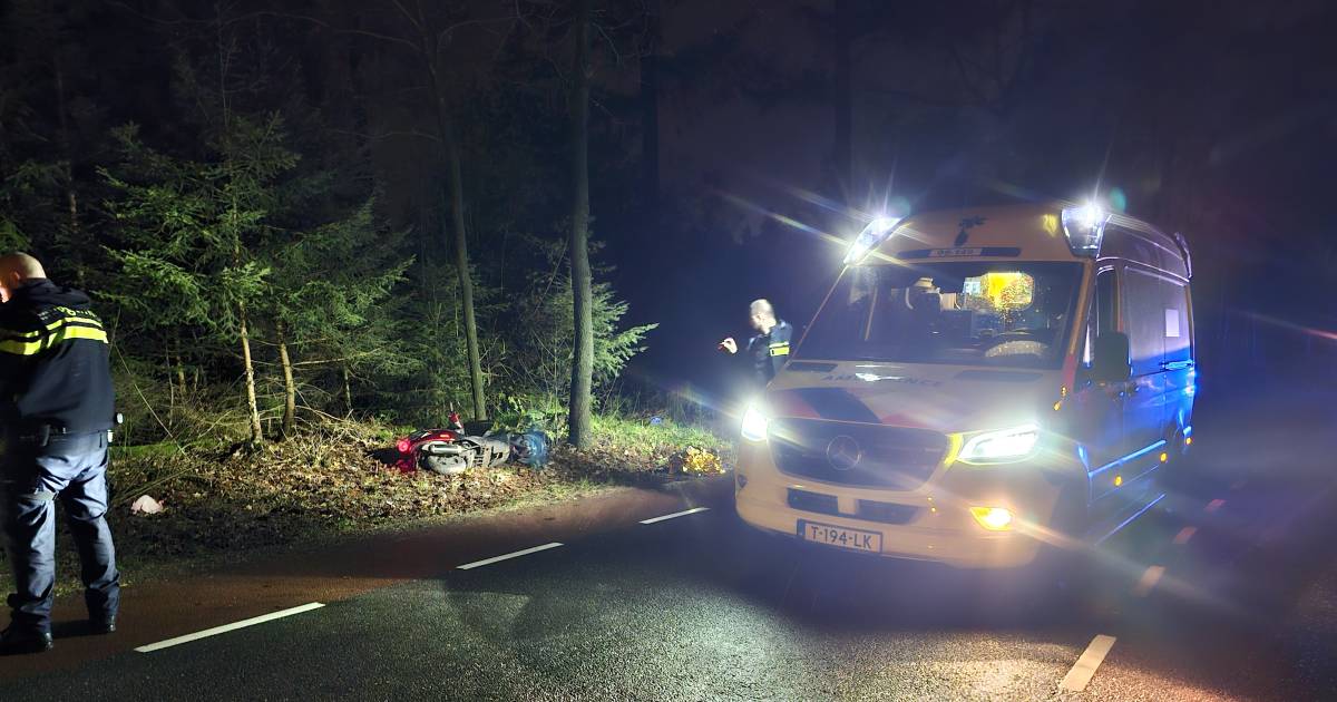 Twee gewonden bij eenzijdig ongeval met scooter in Amerongen.
