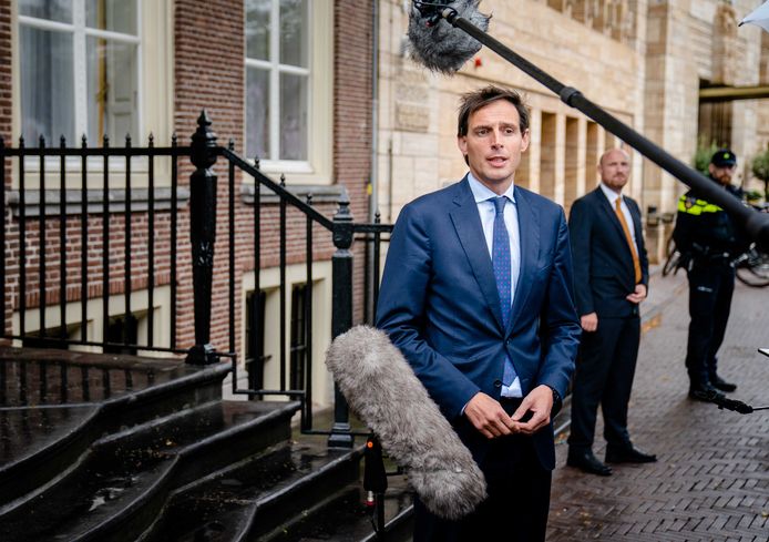 Wopke Hoekstra (CDA) bij het Johan de Witthuis in Den Haag.