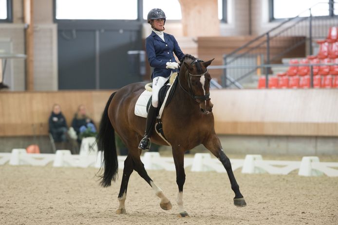 Romy van de Schaft in actie op het NK dressrur.