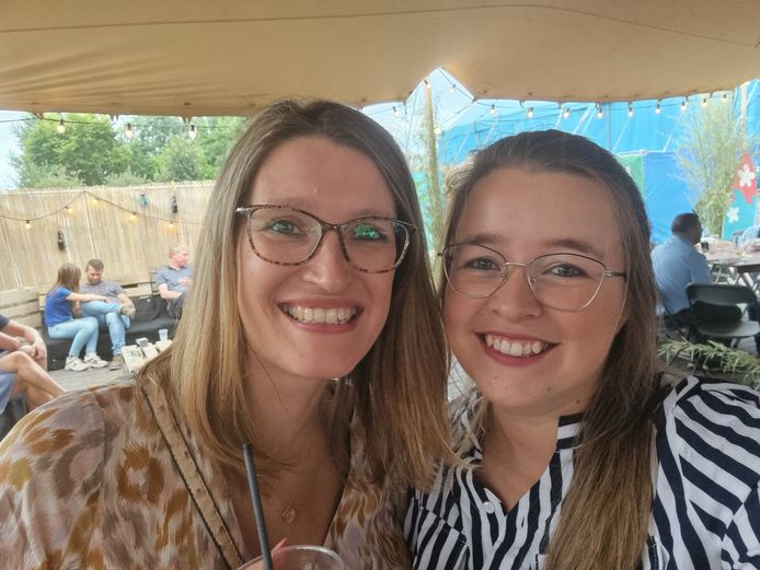 Sylvie (links) en Bettina Vancoppenolle: vooral voor Les Truttes op de Zulzeekse Feesten.