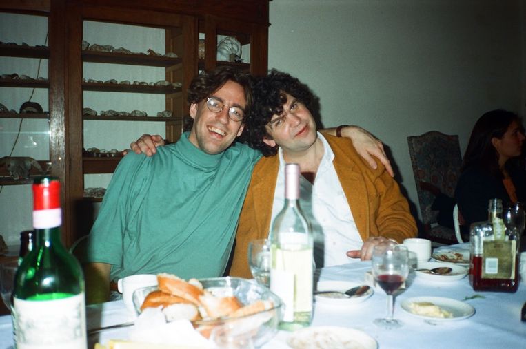 1991 - Zwagerman en auteur A.F.Th van der Heijden, bij André Klukhuhn thuis. Beeld Archief Joost Zwagerman