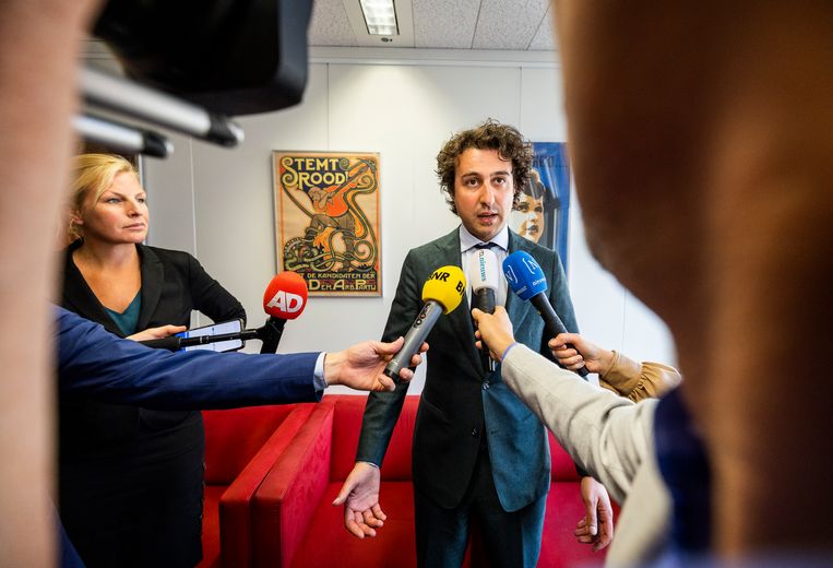 De partijleiders Attje Kuiken (PvdA) en Jesse Klaver (GroenLinks) na een gesprek met het kabinet over de Voorjaarsnota op 11 mei.  Beeld Jiri Büller