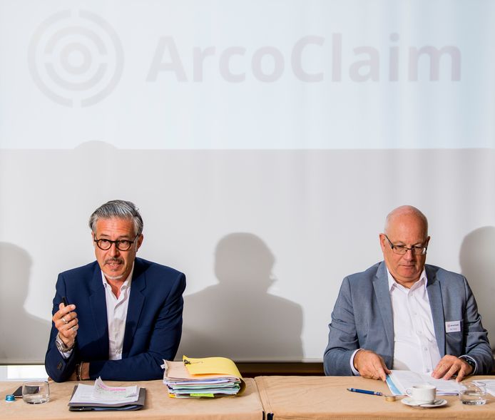 Advocaat Geert Lenssens en Ab Flipse tijdens een persconferentie van Arco Group. Archieffoto.