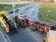 Wagen vol mest gekanteld in Rosmalen, chauffeur komt met schrik vrij