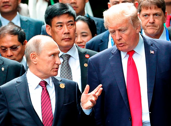 Poetin en Trump in november vorig jaar tijdens een top. Intussen zijn de banden tussen de twee landen verslechterd.