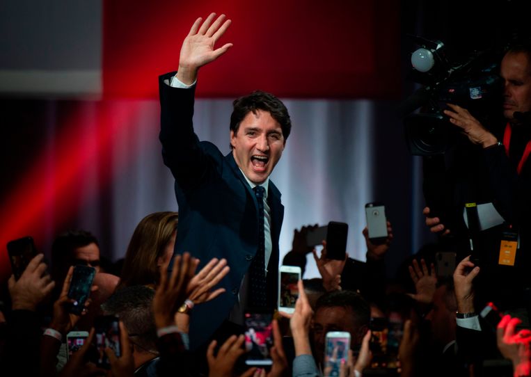 Premier Justin Trudeau viert zijn overwinning in het Palais des Congrès in Montreal. Beeld AFP