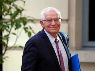 EU-gezant Borrell praat met Wit-Russische buitenlandminister over spanningen aan de grens: “mensen niet als wapen gebruiken”
