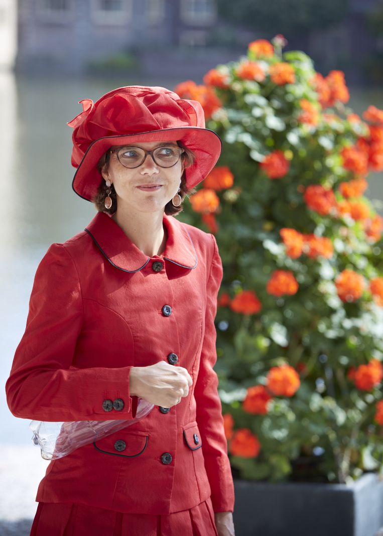 Carla Dik-Faber op Prinsjesdag 2014, in een jurk gemaakt van petflessen. Beeld anp