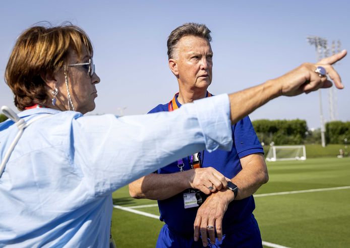 Truus van Gaal in gesprek met Louis.