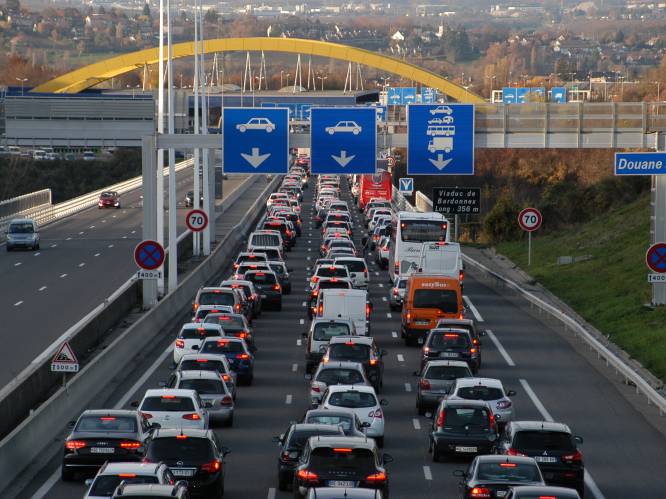 Europese wegen kleuren rood: verkeersexpert geeft advies hoe je file kan omzeilen
