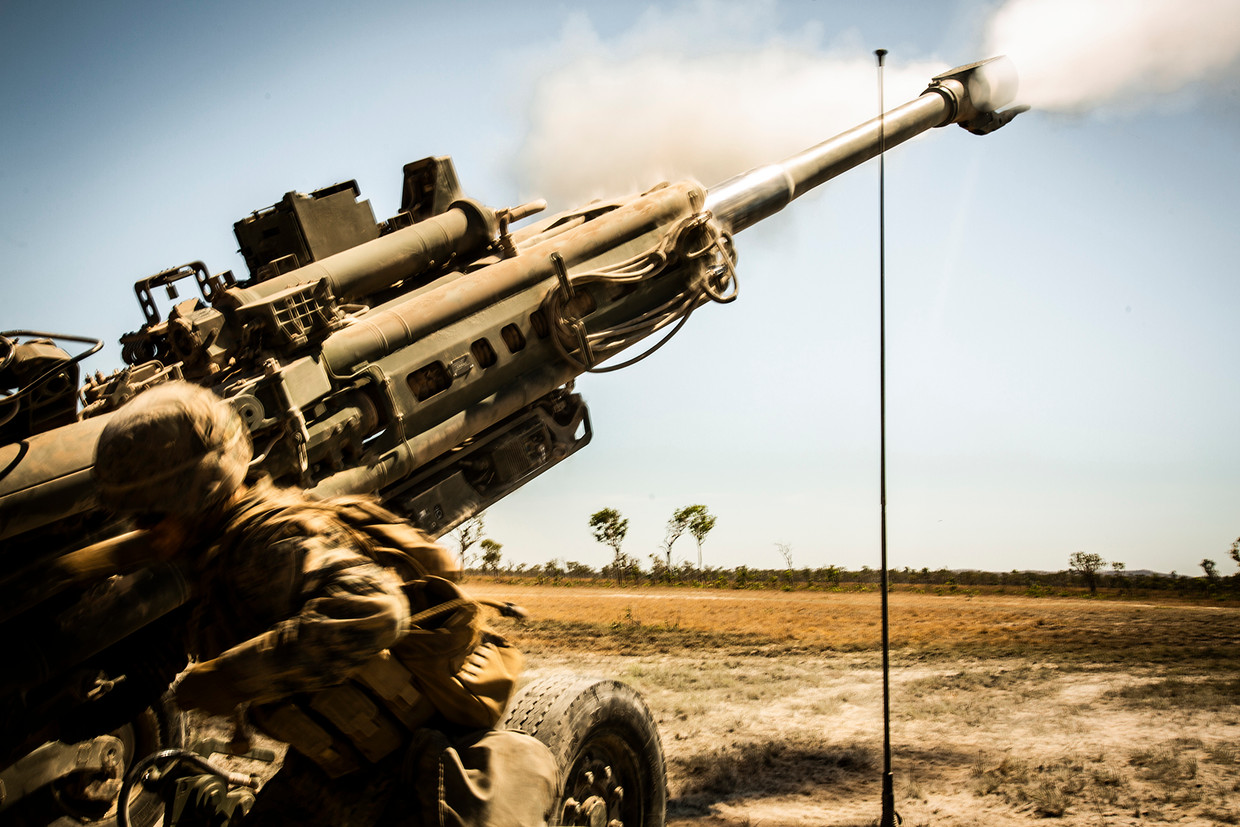 Een Amerikaanse M777-houwitser wordt afgevuurd tijdens een militaire oefening. Oekraïne heeft er negentig gekregen.  Beeld Nicholas Filca / US Marines