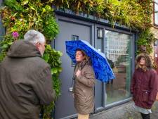 Gemeente Delft spoort huizenkopers aan om minimaal helft van woning tot groene natuur om te vormen