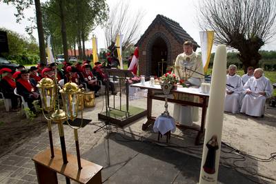 Ritaviering met gewijde roosjes in Boskant