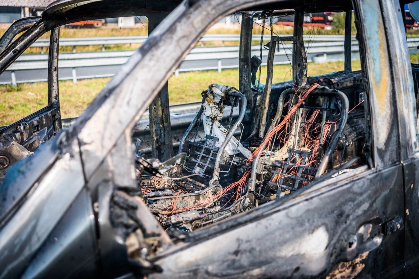Autobrand op A50 bij Eindhoven Foto ed.nl