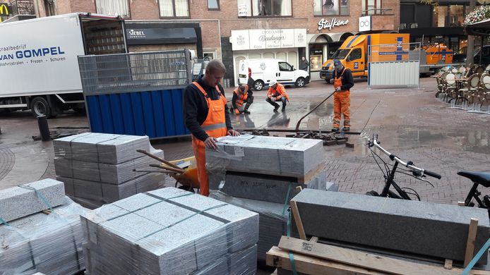 In de binnenstad van Eindhoven zijn twee proefstroken aangelegd met de nieuwe bestrating, bestaande uit asfalt en diverse soorten stenen in diverse kleuren grijs. Op de Demer en de hoek Hermanus Boexstraat/Nieuwstraat zijn de grijstinten te zien.