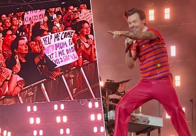 Harry Styles helpt fan met ‘coming out’ bij ouders tijdens concert (en maakt er meteen heus feest van)