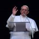 Enthousiast applaus voor paus bij eerste zondagsgebed