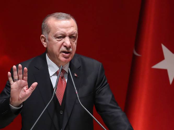 Turks president Erdogan houdt tientallen piloten aan in nasleep van mislukte couppoging