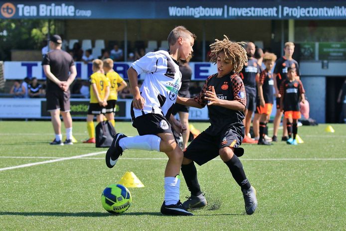 Een moment uit het jeugdtoernooi van Enter Vooruit in 2019. Gastheer Enter Vooruit neemt het op tegen PSV.