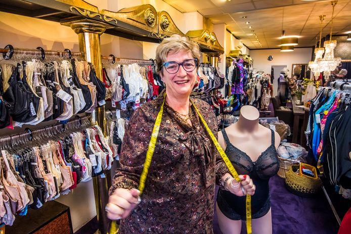 Mery van Beek stopt na 29 jaar met lingeriezaak Big Beautiful Underwear.