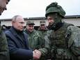 Photo prétexte - Vladimir Poutine en visite dans un camp d'entrainement de l'armée russe.