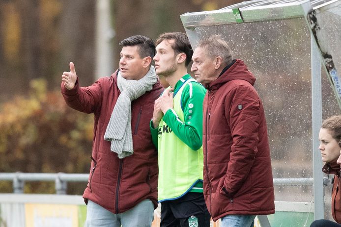 Martijn de Vogel (l) is nog niet klaar met zijn werk in Heino en weet dat de spelersgroep het volste vertrouwen in hem heeft.