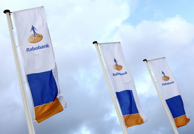 Vlaggen met het Rabobank-logo. Beeld anp