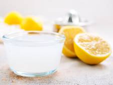 Is dat gezond, de dag beginnen met een glas citroensap in lauwwarm water?