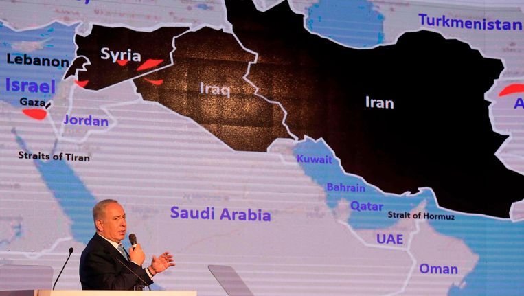 De Israëlische premier Netanyahu spreekt woensdag op een conferentie van de krant The Jerusalem Post over de veiligheid en economische betrekkingen van Israël. De premier wilde niets zeggen over het voornemen van Trump om Jeruzalem als hoofdstad te erkennen. Beeld afp