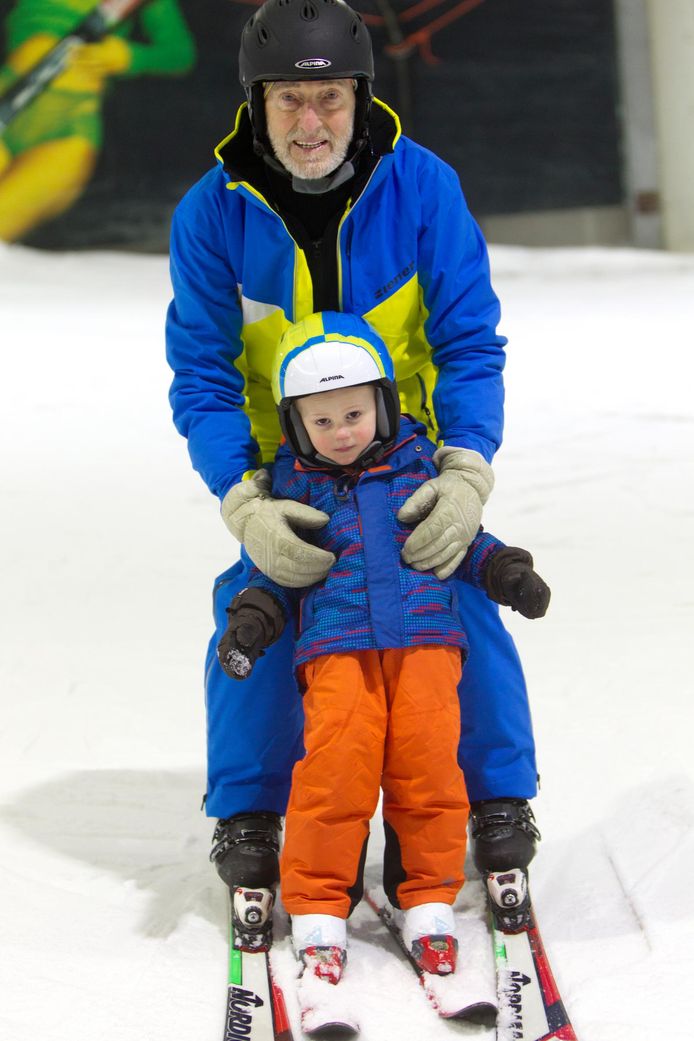 Stan aan het werk in Snowvalley. Hij leert er de jeugd skiën.