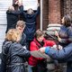 Nijmeegse lutheranen spijkeren stellingen op de kerkdeur, uit protest tegen verkoop