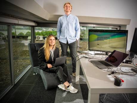 Nadat Thom wéér bedonderd werd toen hij een festivalkaartje kocht, bedacht hij een oplossing