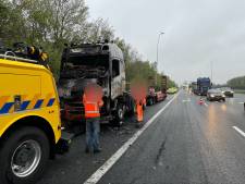Vrachtwagen vat vlam op A2 bij Best: dichte rijstrook zorgde voor vertraging richting Eindhoven