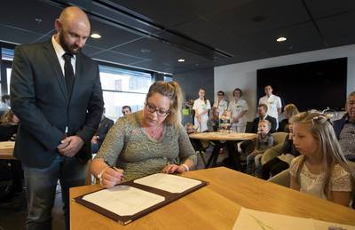 Sander en Karlijn trouwen onverwacht in het ziekenhuis