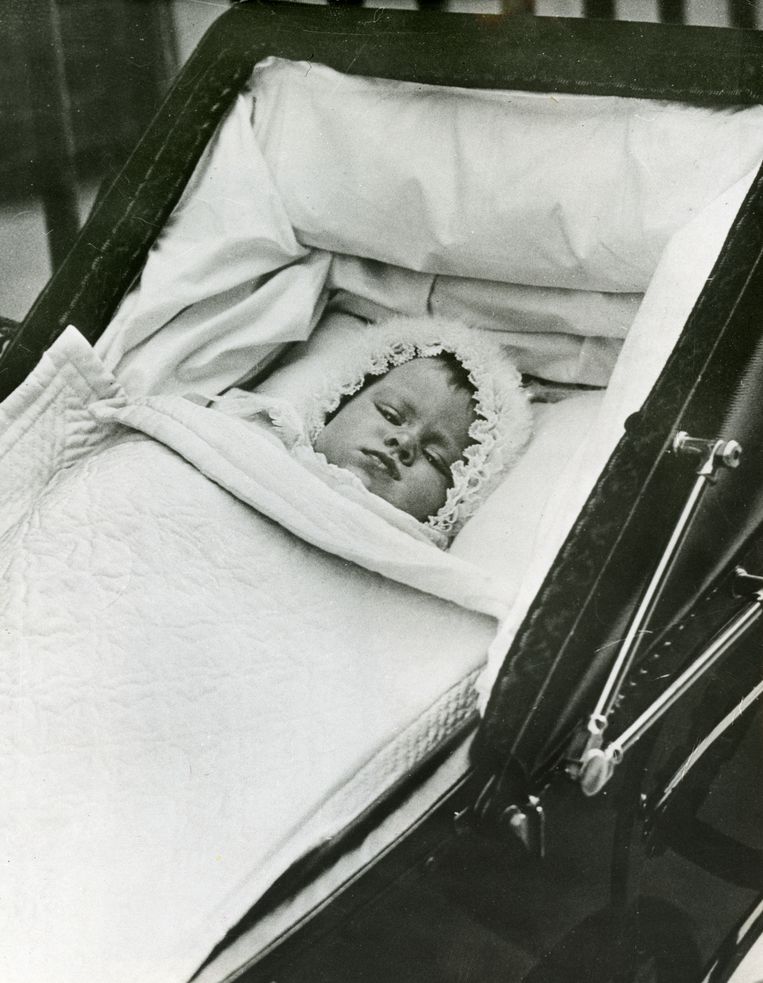 Elizabeth als enkele maanden oude baby. Ze werd geboren op 21 april 1926. Beeld Bettmann Archive