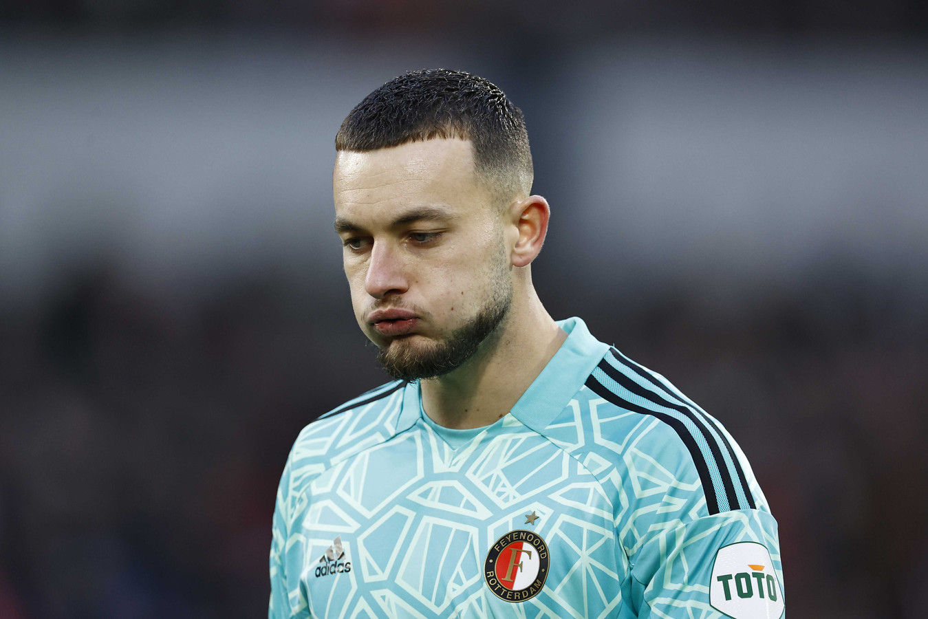 Dreun voor Feyenoord doelman Justin Bijlow weken uit roulatie met