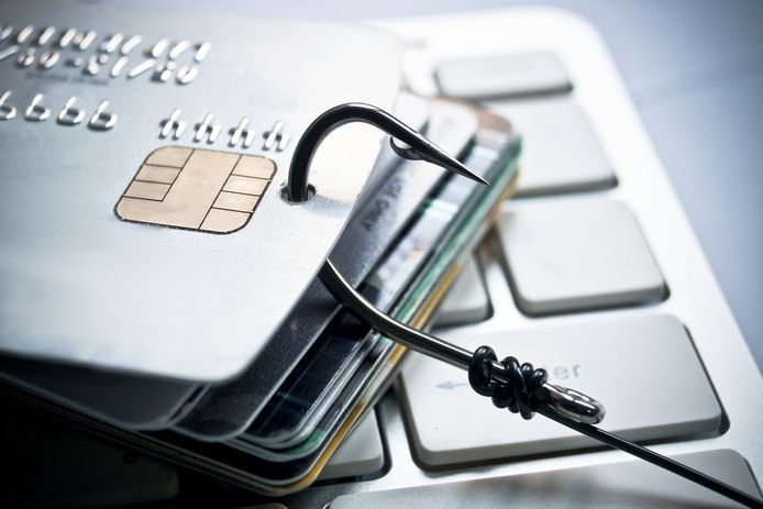 Phishing, ofwel digitale oplichting, is een groeiend probleem. Daders gaan steeds professioneler te werk om persoonlijke gegevens te achterhalen.