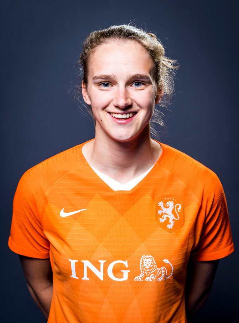 2019-04-04 21:39:55 ZEIST - Portret van Vivianne Miedema van het Nederlands vrouwenelftal tijdens een fotomoment op de KNVB campus. ANP LEX VAN LIESHOUT Beeld ANP