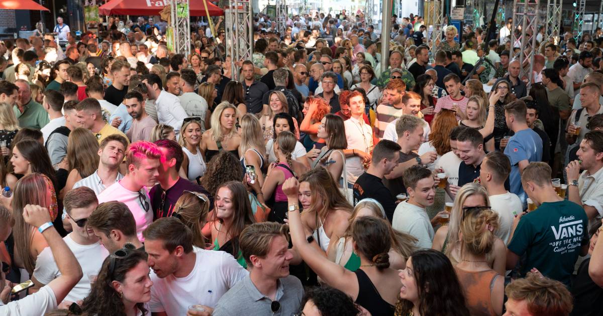 Eerste dag Vierdaagsefeesten waanzinnig druk, drie locaties veel te vol: ‘Iedereen had er zin in na drie jaar’