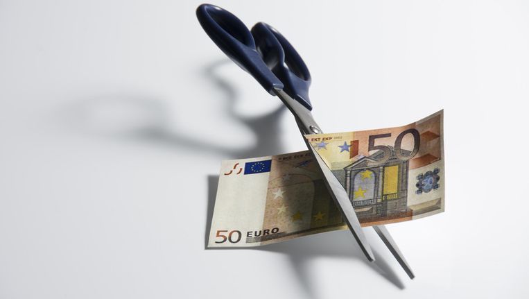 Hoe kunnen gemeenten bezuinigen? | Trouw