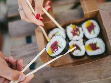 Worm nestelt zich in amandelen van Japanse vrouw na eten van sushi