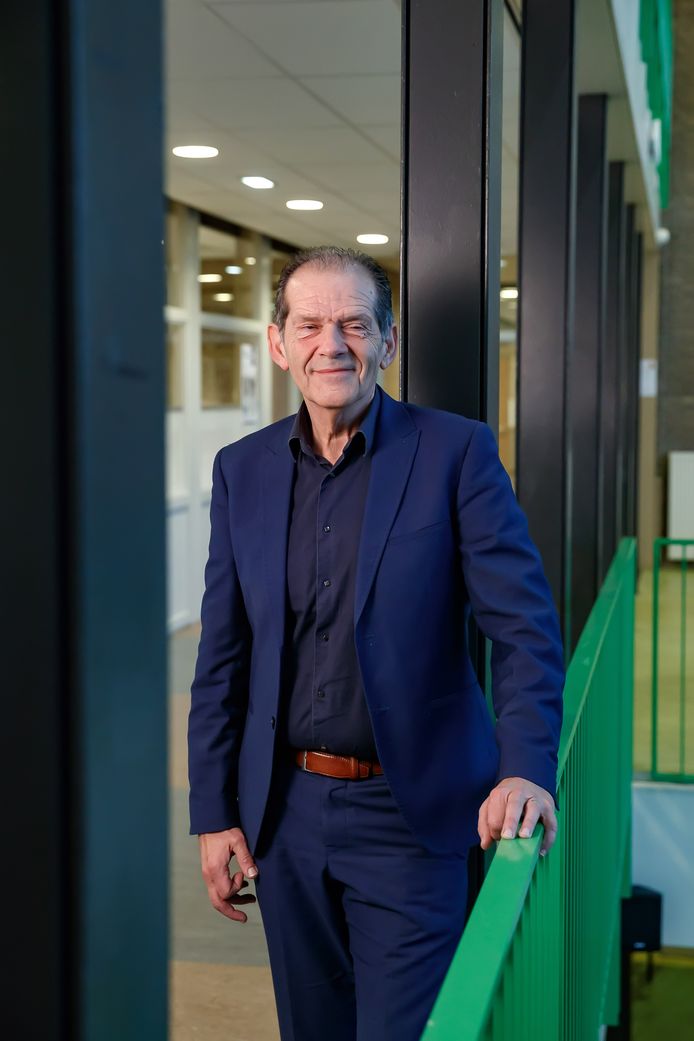Peter van Heusden was 41 jaar werkzaam bij de KSE, is er rector, maar neemt nu afscheid.