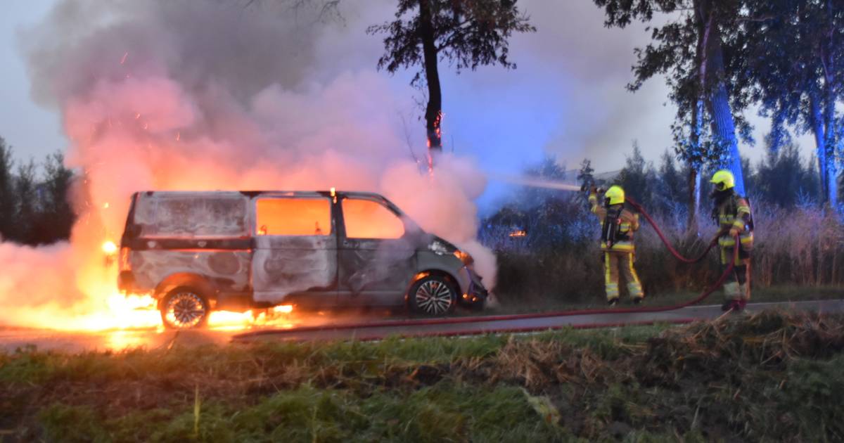 Voertuigbrand op Maas-Waalweg in Zuilichem