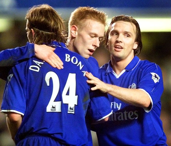 Mikael Forssell (midden).