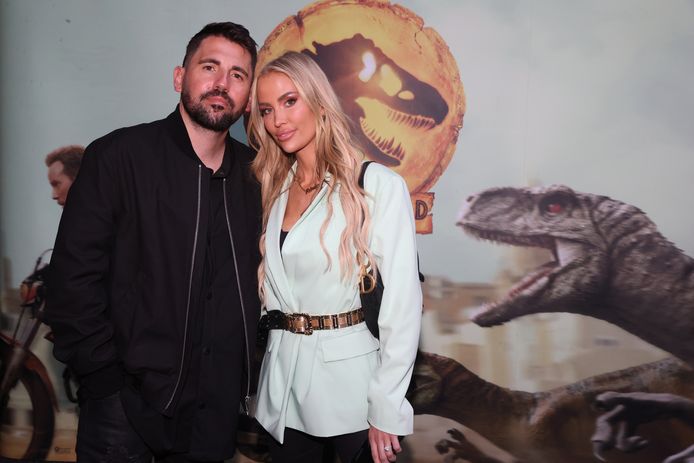 Dimitri Vegas met z'n vrouw Anouk Matton op de première van 'Jurassic World'